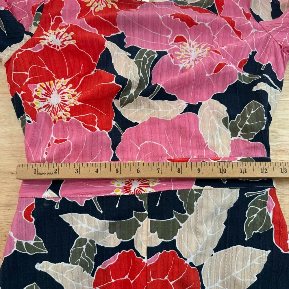 Ann Taylor Loft Romper‎ Women's Size XXS Pink Floral Short Sleeves Round Neck